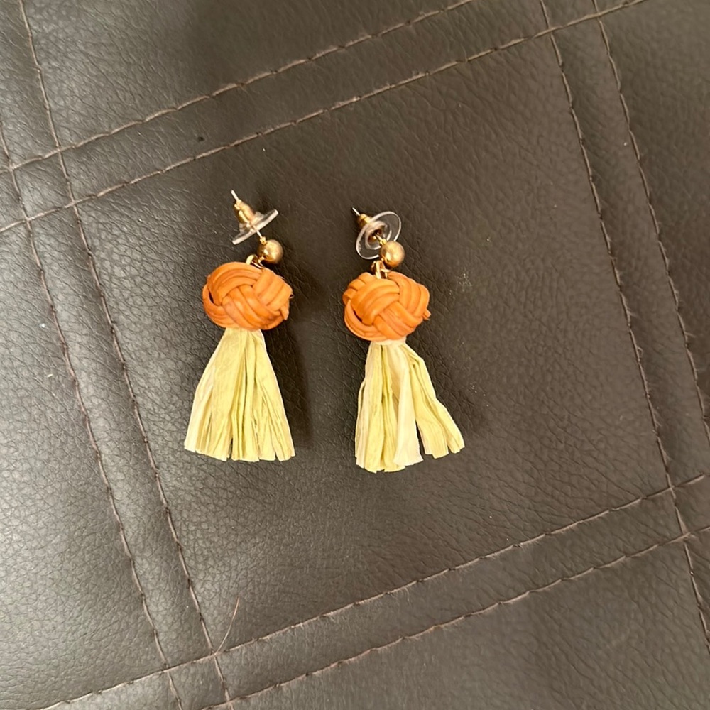Raffia dangle earrings